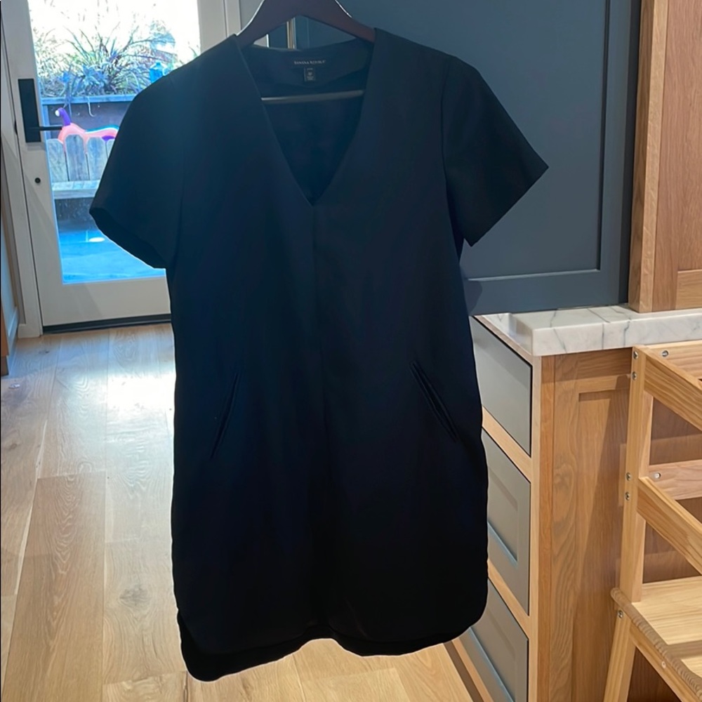 Black shift dress, short sleeve, v-neck